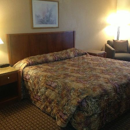 Aurora Fox Valley Inn Екстер'єр фото