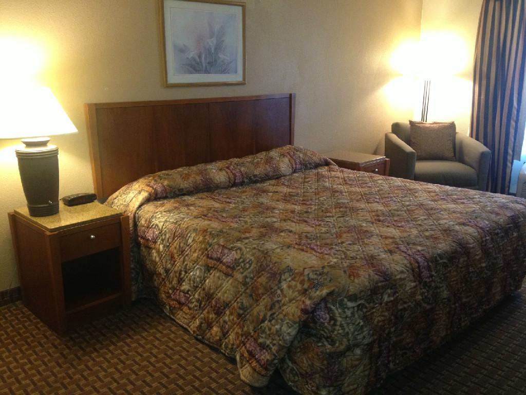 Aurora Fox Valley Inn Екстер'єр фото