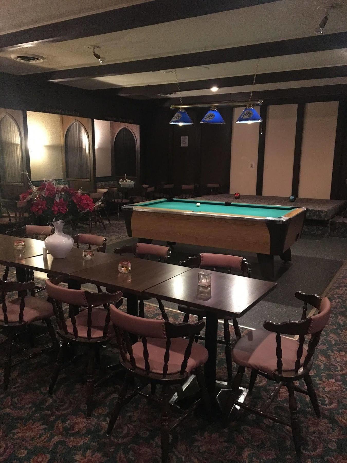 Aurora Fox Valley Inn Екстер'єр фото