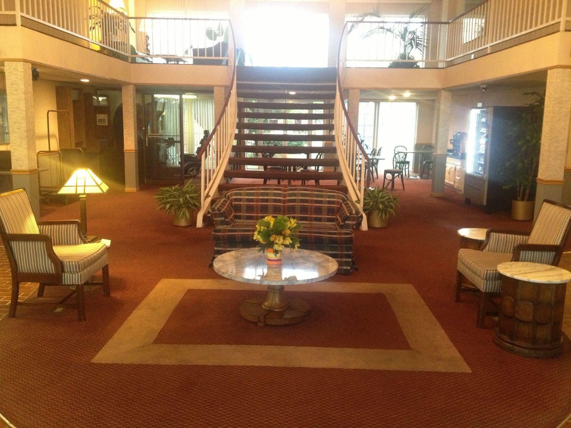 Aurora Fox Valley Inn Екстер'єр фото