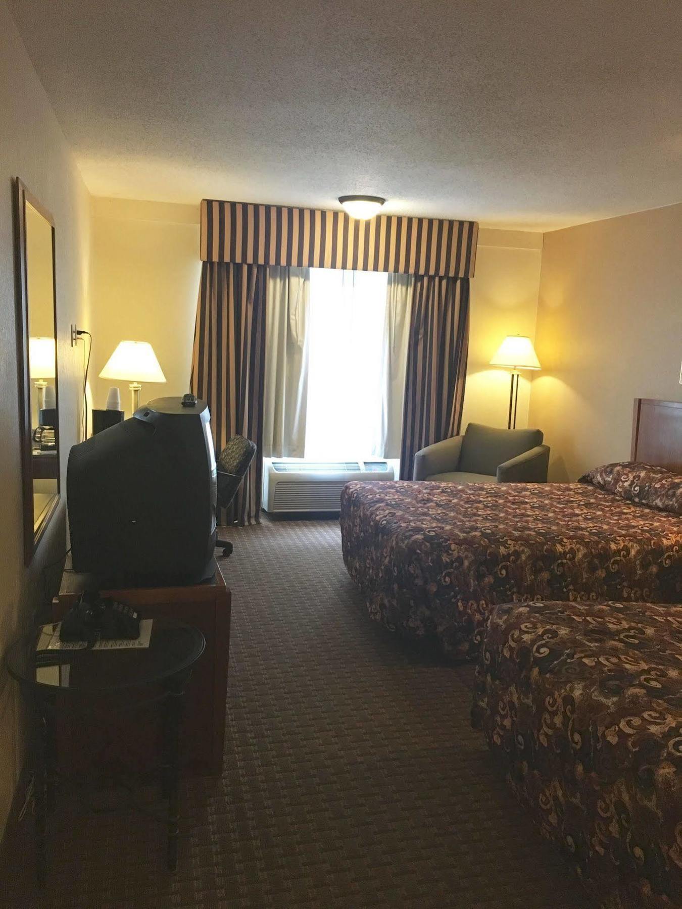 Aurora Fox Valley Inn Екстер'єр фото